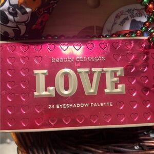 Beauty Concepts Love Eyeshadow Palette